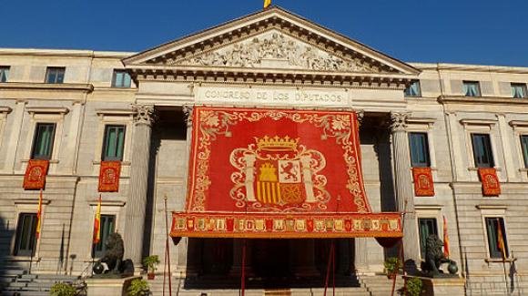 Rocked by a Corruption Scandal, Spain s Government Limits Media